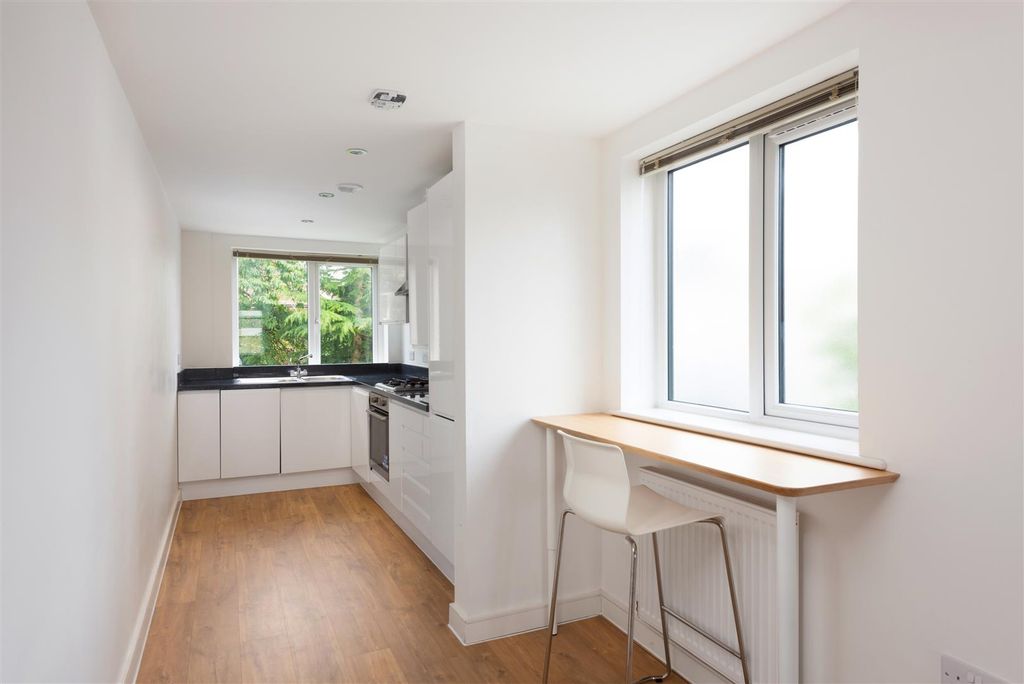 Property photo 3 of 15 Flat 2 Applewood House_08.Jpg