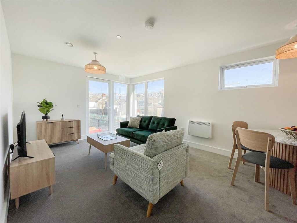 Property photo 2 of 13 3-c4440d97-44A3-41d3-8148-87A3c97d5159.Jpg