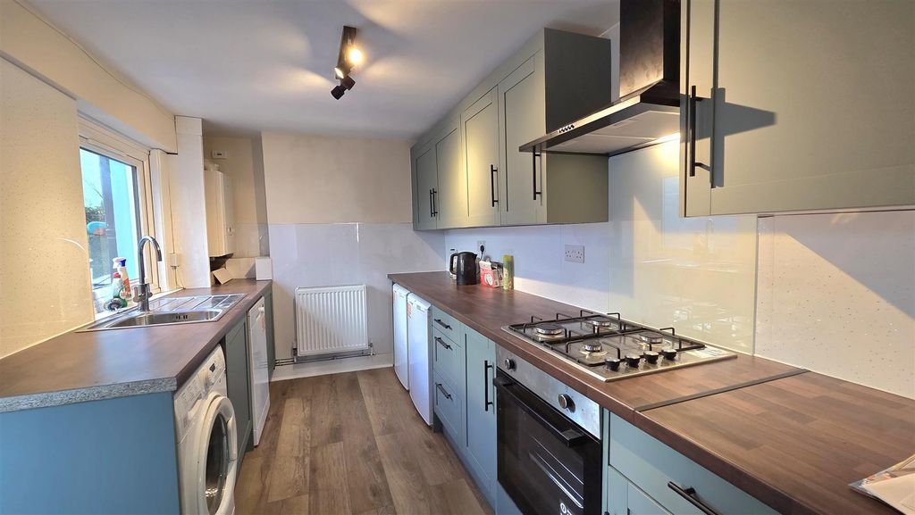 Property photo 2 of 16 Kitchen