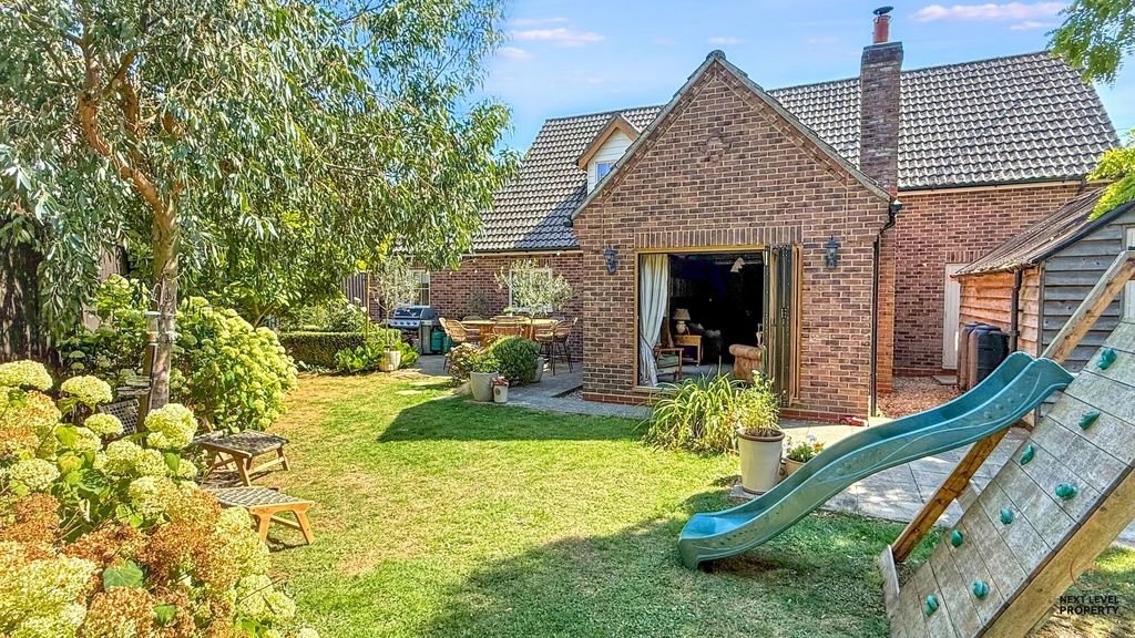Property photo 2 of 34