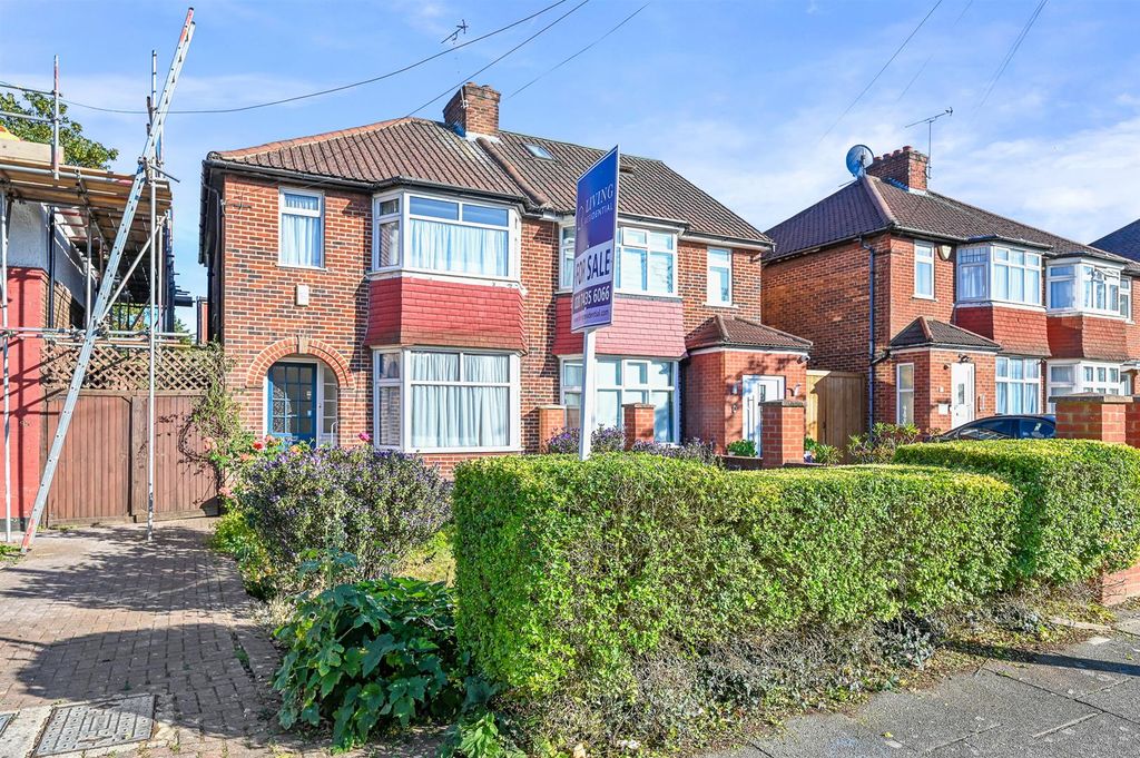 Property photo 1 of 12 Lr - 97 Cumbrian Gardens - 36 (1).Jpg