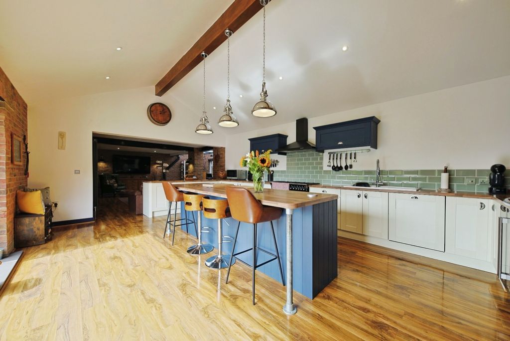 Property photo 2 of 24 5218075