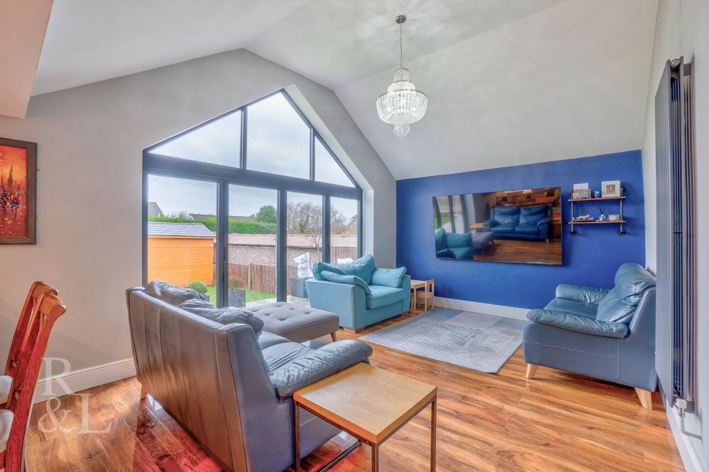 Property photo 3 of 24 11 Homecroft Drive+ (2).Jpg