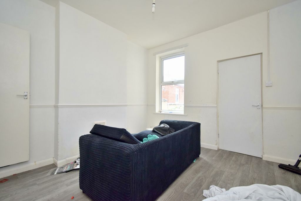 Property photo 3 of 9 Gallery