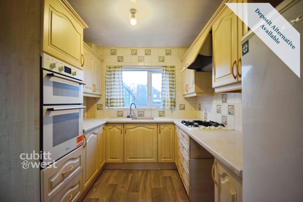 Property photo 2 of 13 14 The Strand - 7