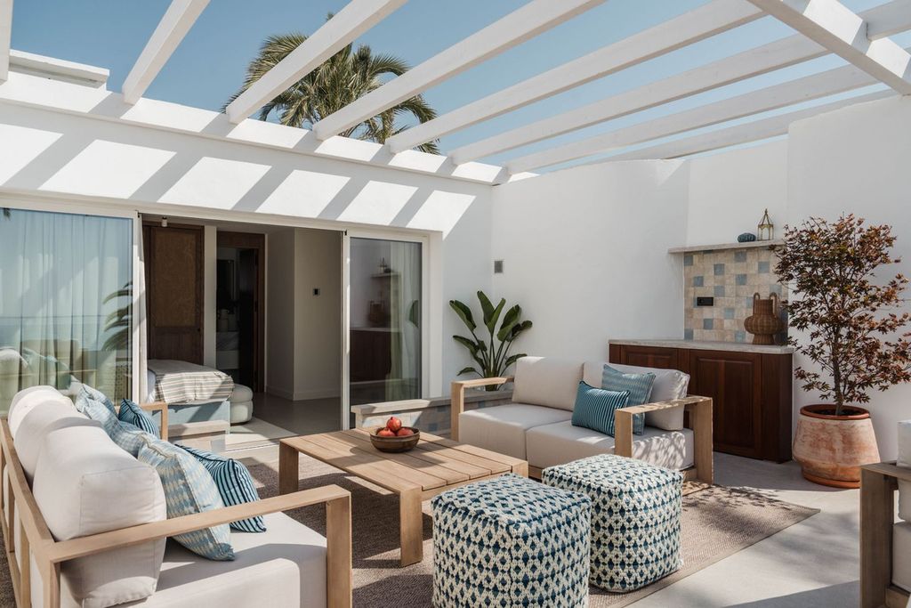 Property photo 2 of 47