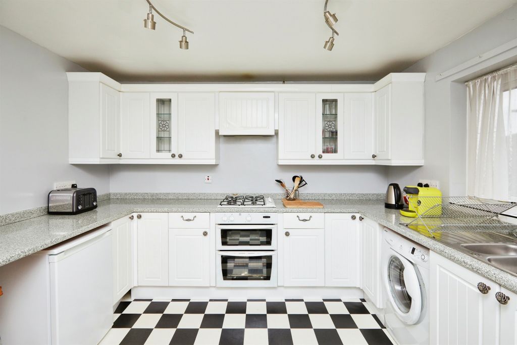 Property photo 2 of 17