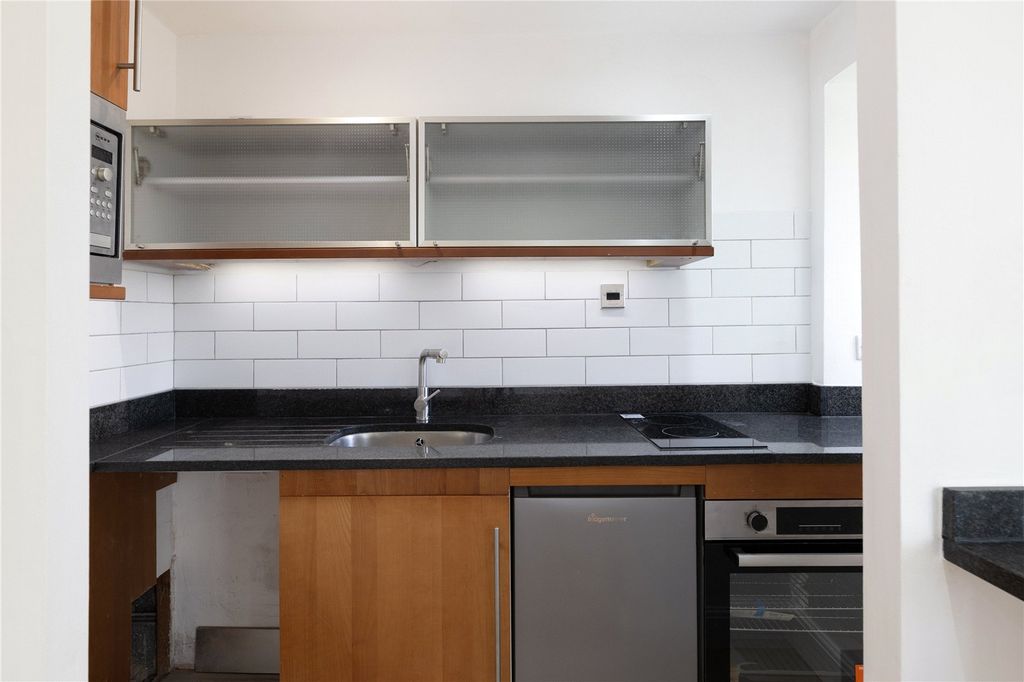 Property photo 2 of 7 Kitchen