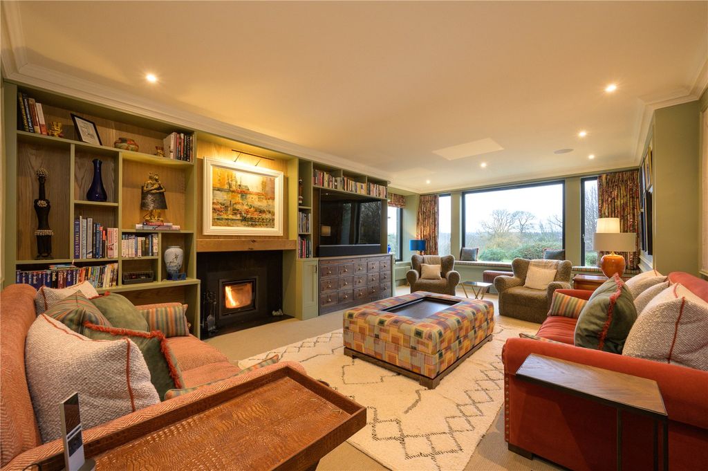 Property photo 3 of 31 Sitting Room