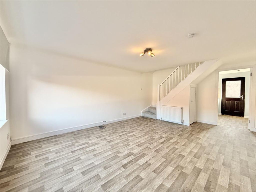 Property photo 2 of 12 Lounge