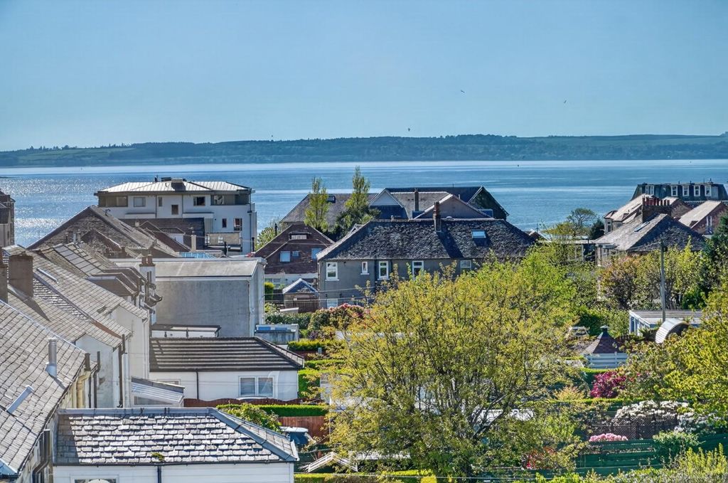 Property photo 2 of 29 12_14 Fernside, Brisbane Road, Largs _12.Jpg