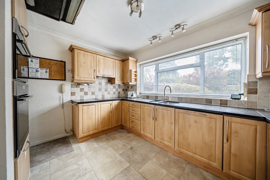 Property photo 3 of 29 Kitchen