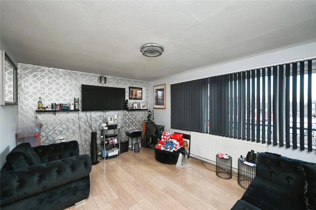 Property photo 3 of 16 Picture No. 01