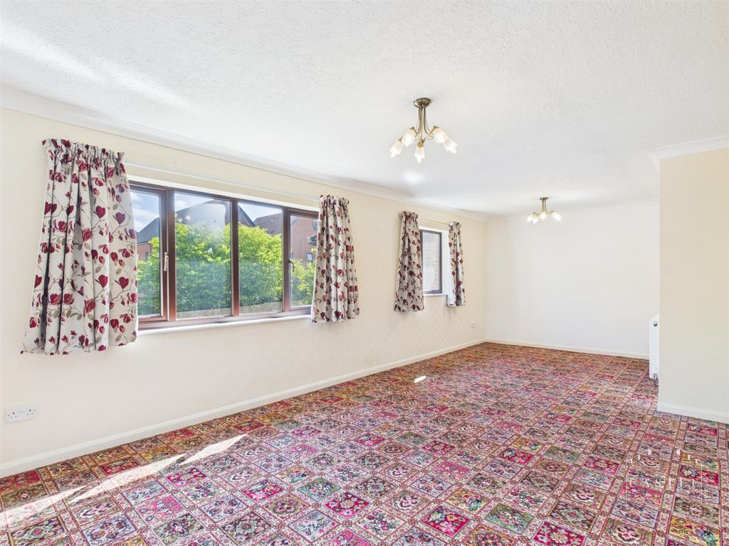 Property photo 3 of 11 Lounge/Dining Room