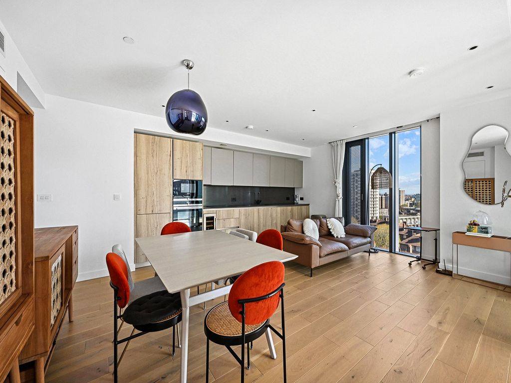 Property photo 3 of 15 Maker Building