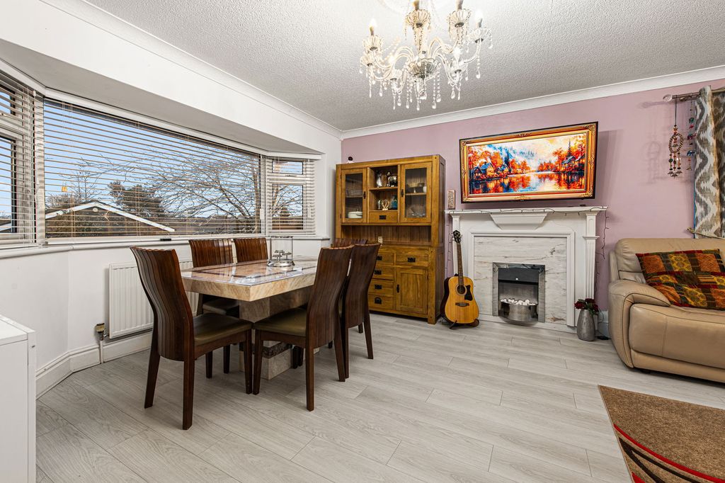 Property photo 3 of 27