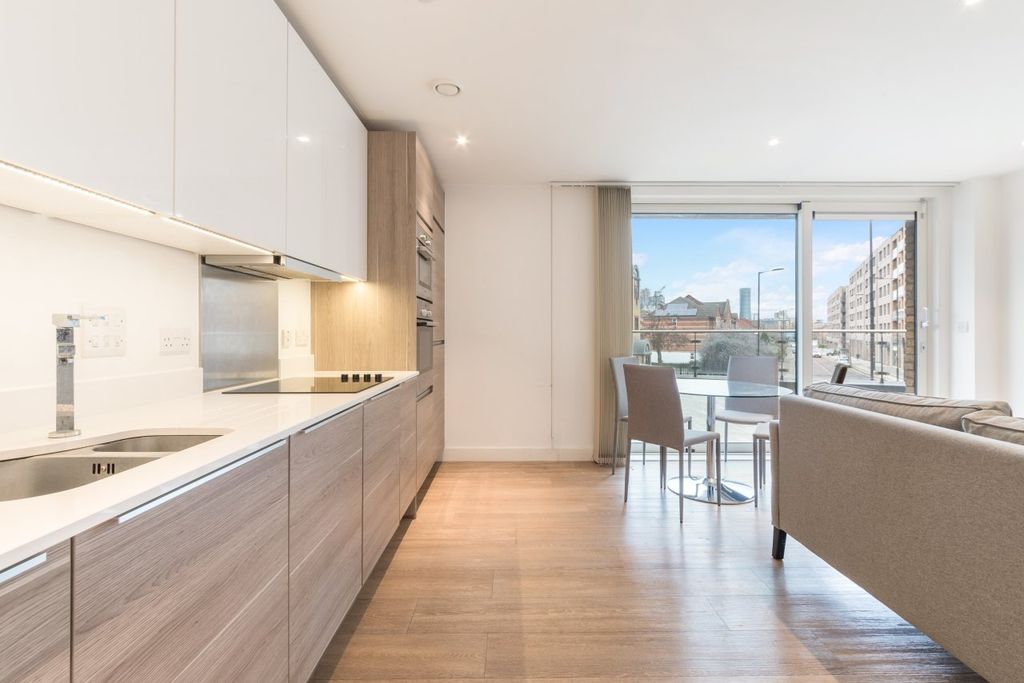 Property photo 2 of 7 Kitchen