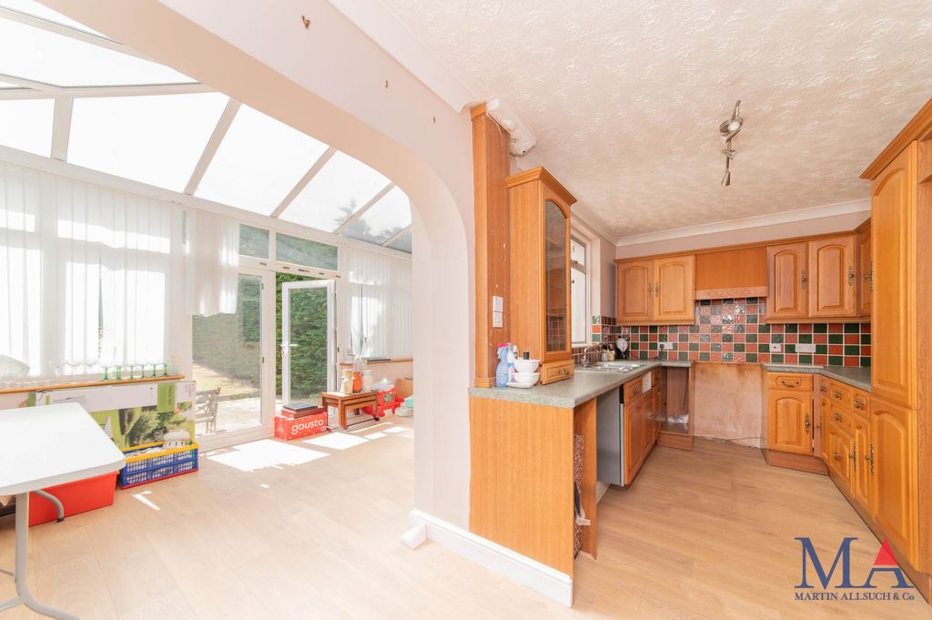 Property photo 2 of 21