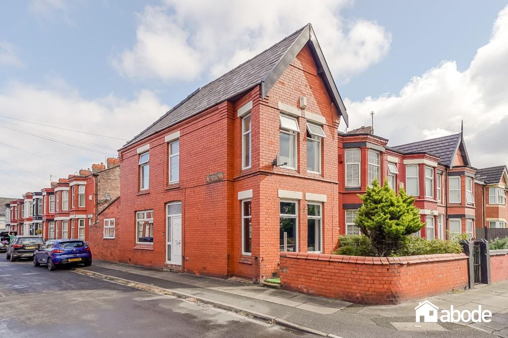 Property photo 1 of 20 2 Clarendon Road-28.Jpg