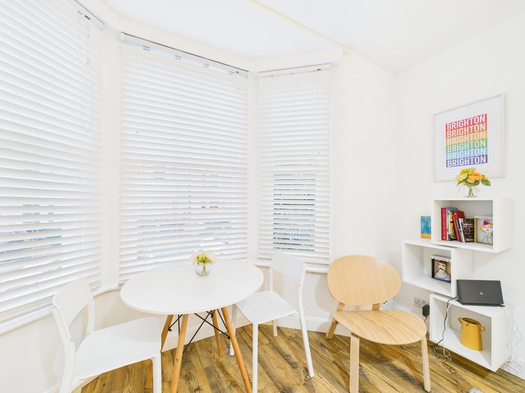 Property photo 3 of 5 Cam04693G0-Pr0055-Still008