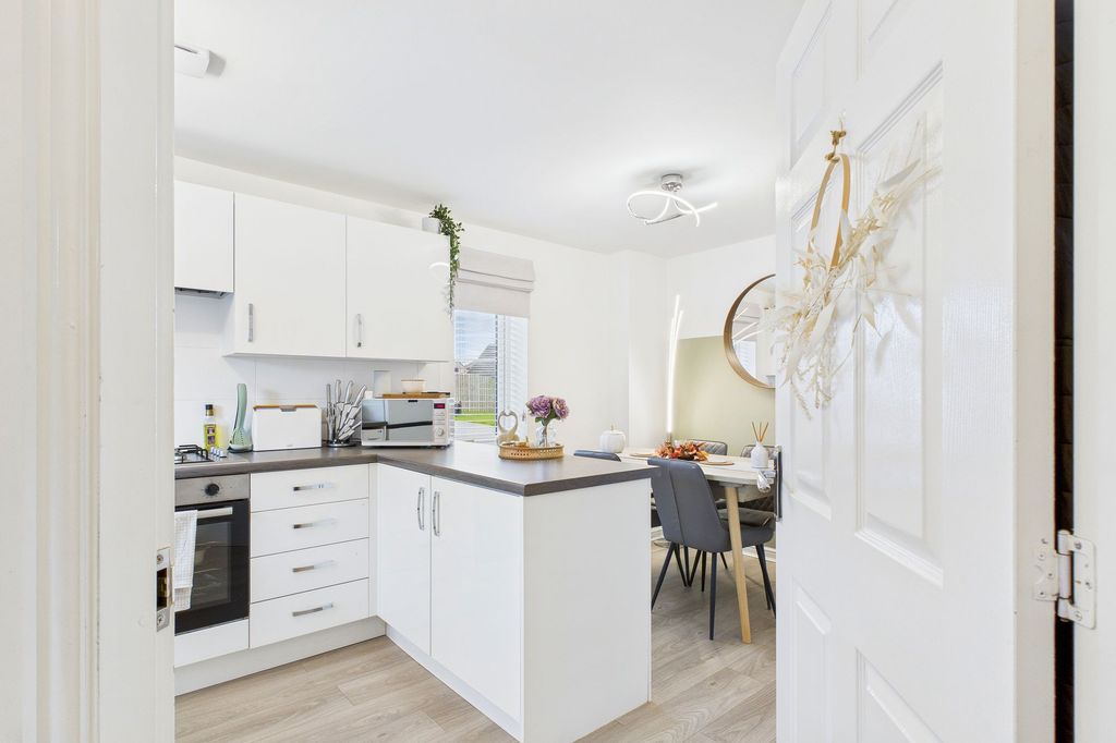 Property photo 3 of 24