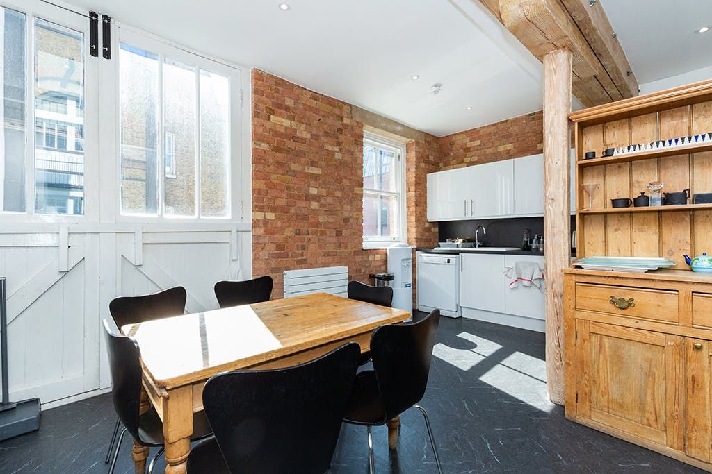 Property photo 3 of 17 1315 Dock Street12.Jpg