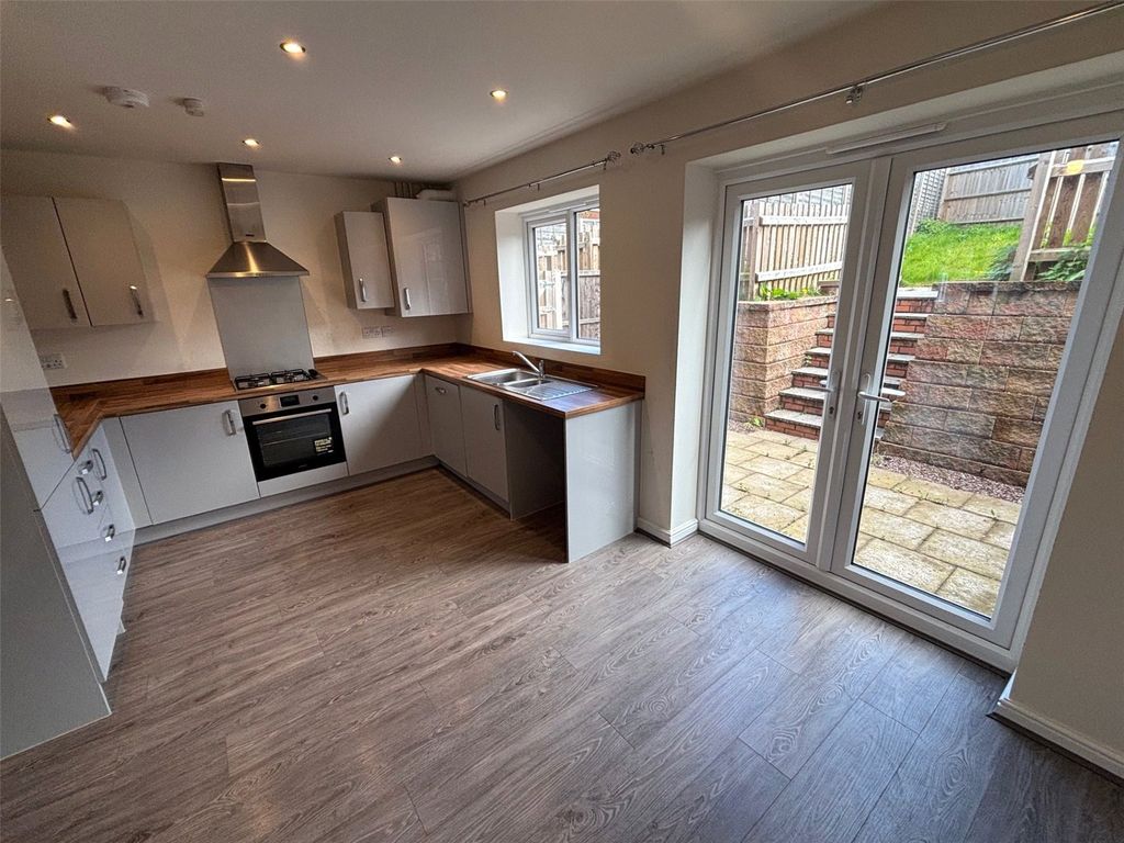 Property photo 2 of 14 Picture No. 10