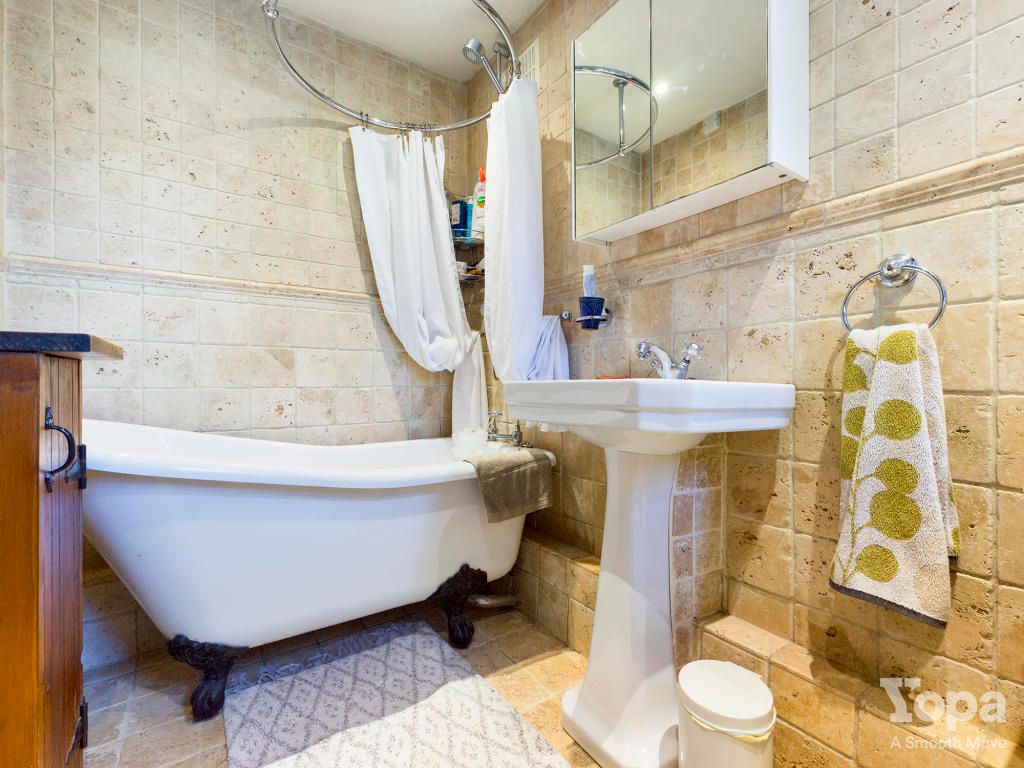 Property photo 3 of 22 Chor11