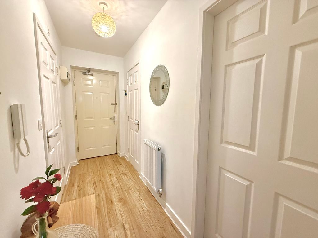 Property photo 2 of 9 Hallway