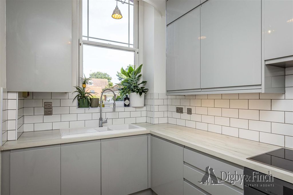 Property photo 3 of 25