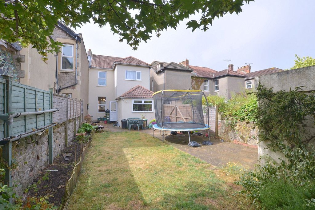 Property photo 3 of 23