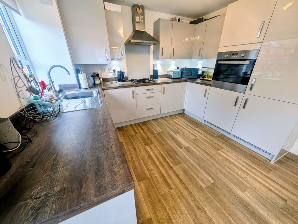 Property photo 3 of 14 Photo 11