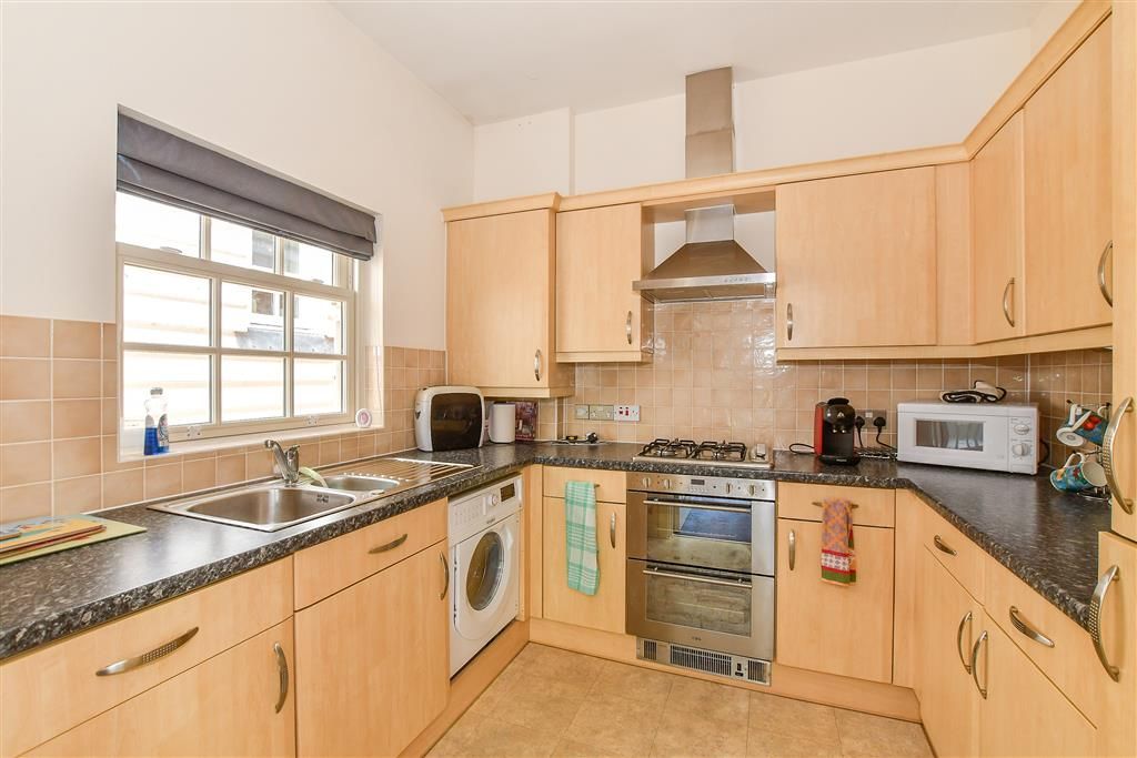 Property photo 3 of 11 Kitchen