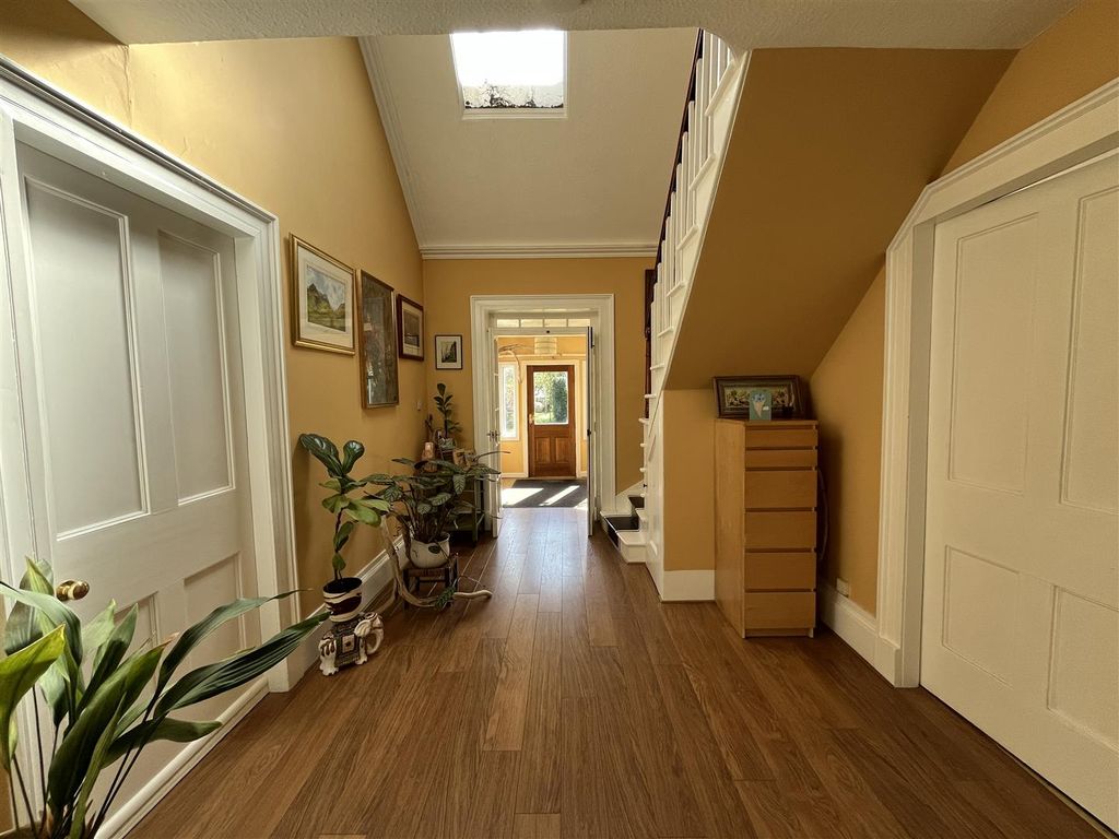 Property photo 3 of 40 Entrance Hallway