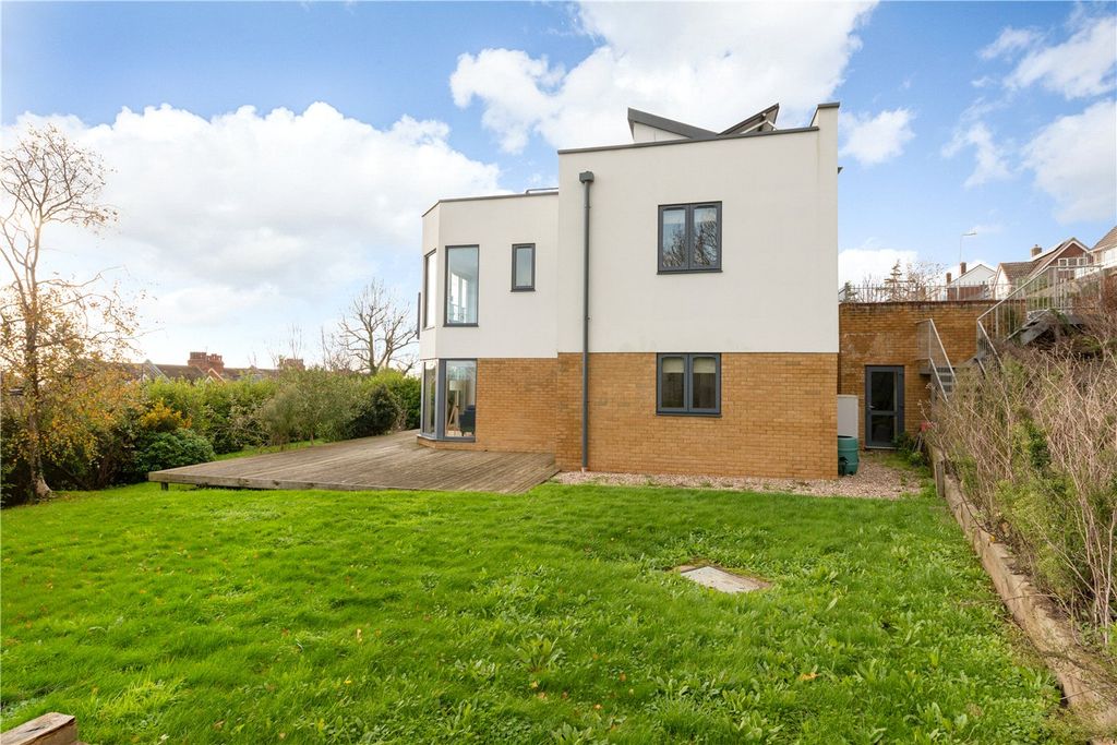 Property photo 2 of 25 Picture No. 04