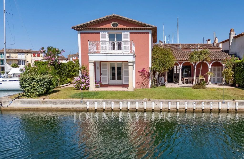 Property photo 1 of 6 Magnificent Villa On The Sea