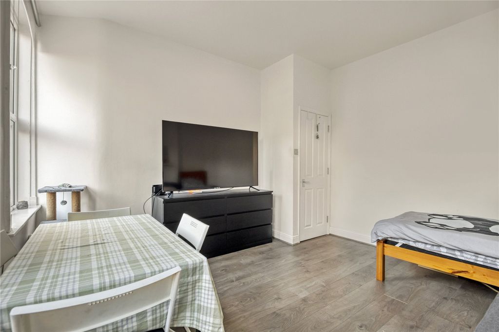 Property photo 3 of 8 Picture No. 15