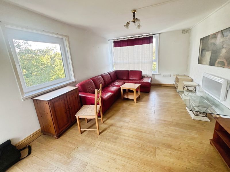 Property photo 3 of 15 Lounge