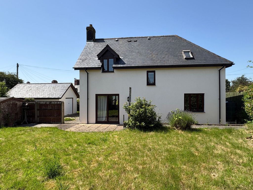 Property photo 2 of 11