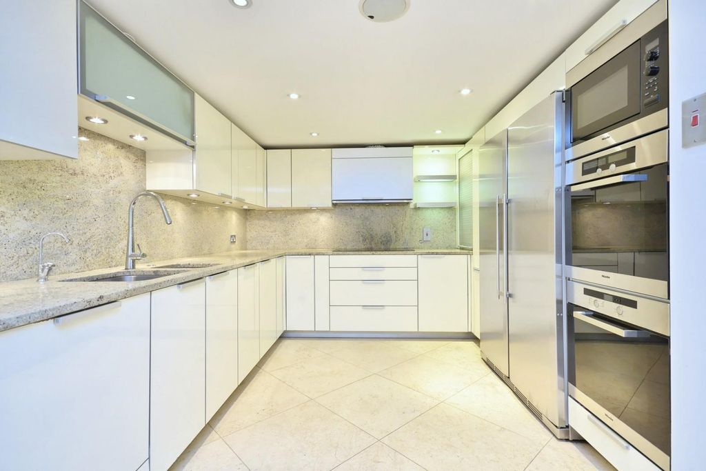 Property photo 2 of 11 9