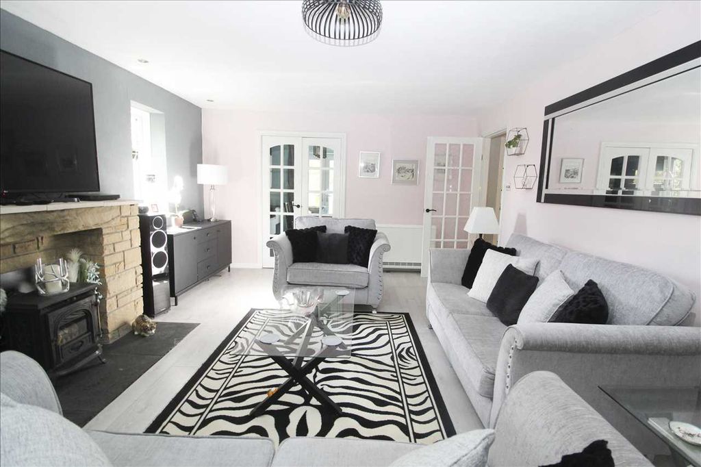 Property photo 2 of 21 Feaure Photo