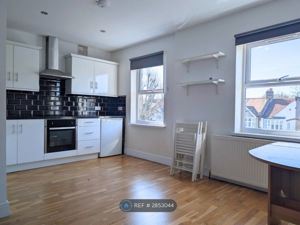 Property photo 3 of 9 Kitchen