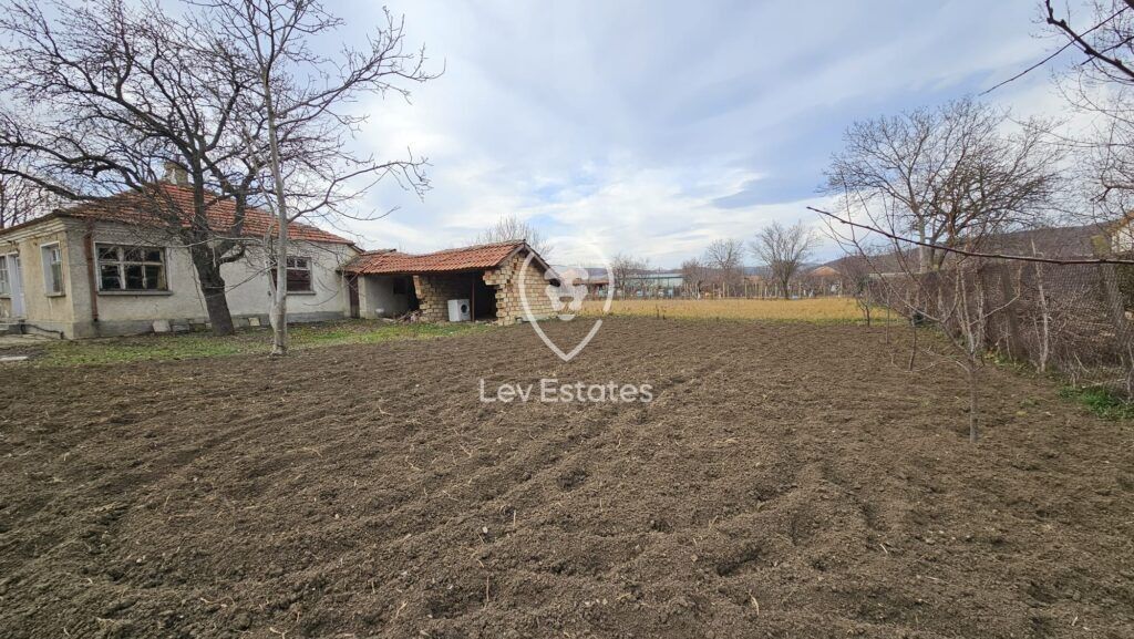 Property photo 1 of 8