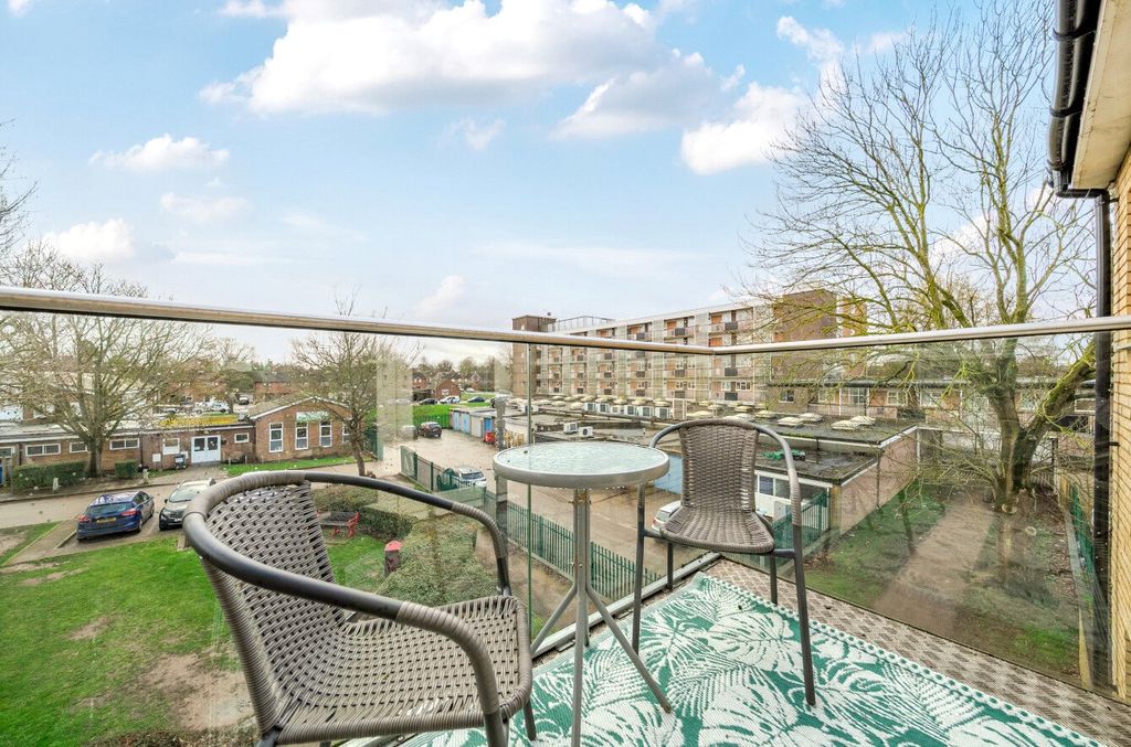 Property photo 3 of 11 1401916-7-698c631...