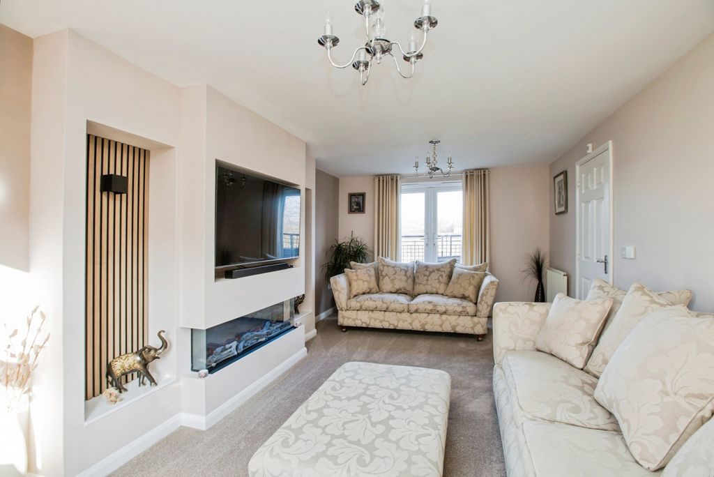 Property photo 2 of 20 Lounge