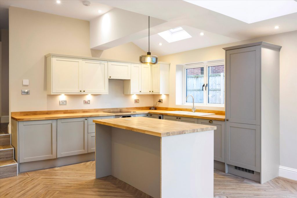 Property photo 3 of 22 Image