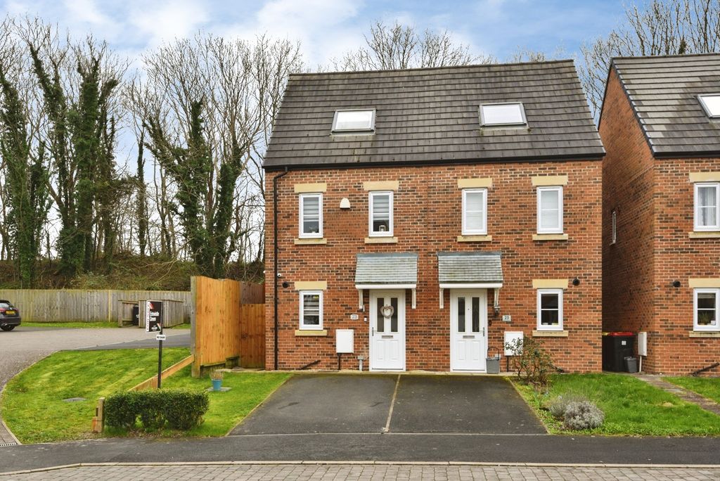 Property photo 1 of 17 External