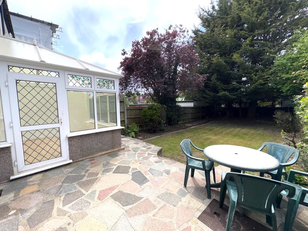 Property photo 2 of 10 31Lankersdrivegarden