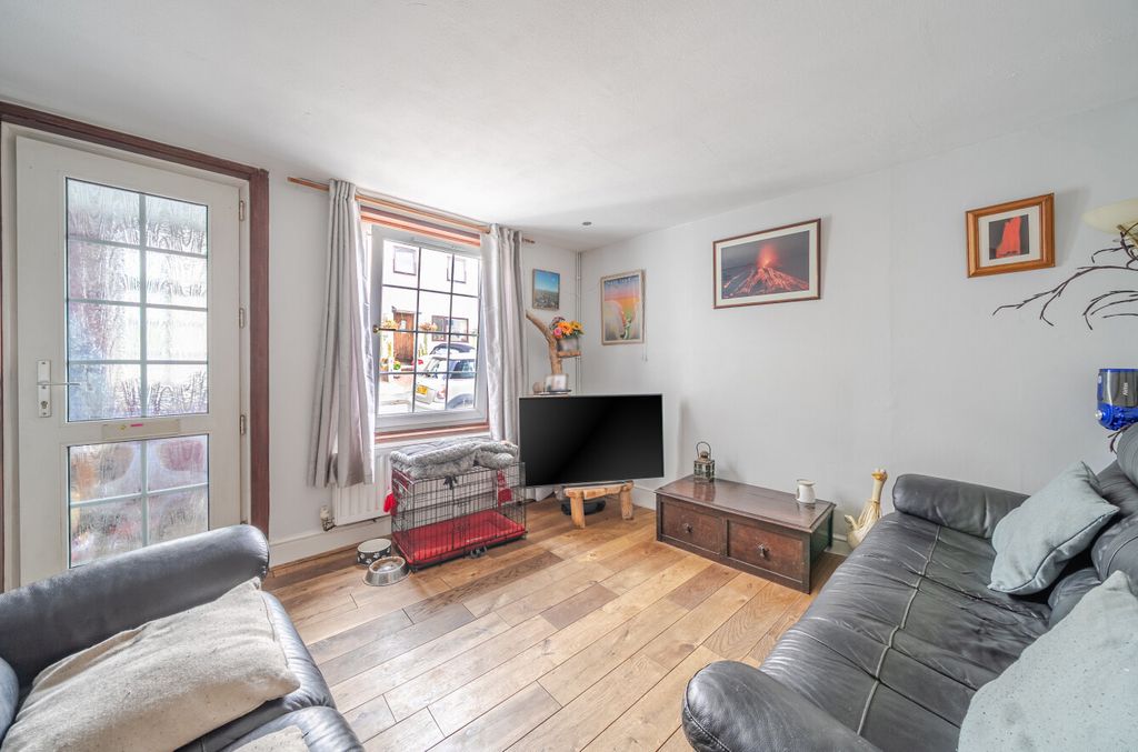 Property photo 2 of 10 1515428-11-1A08B9...
