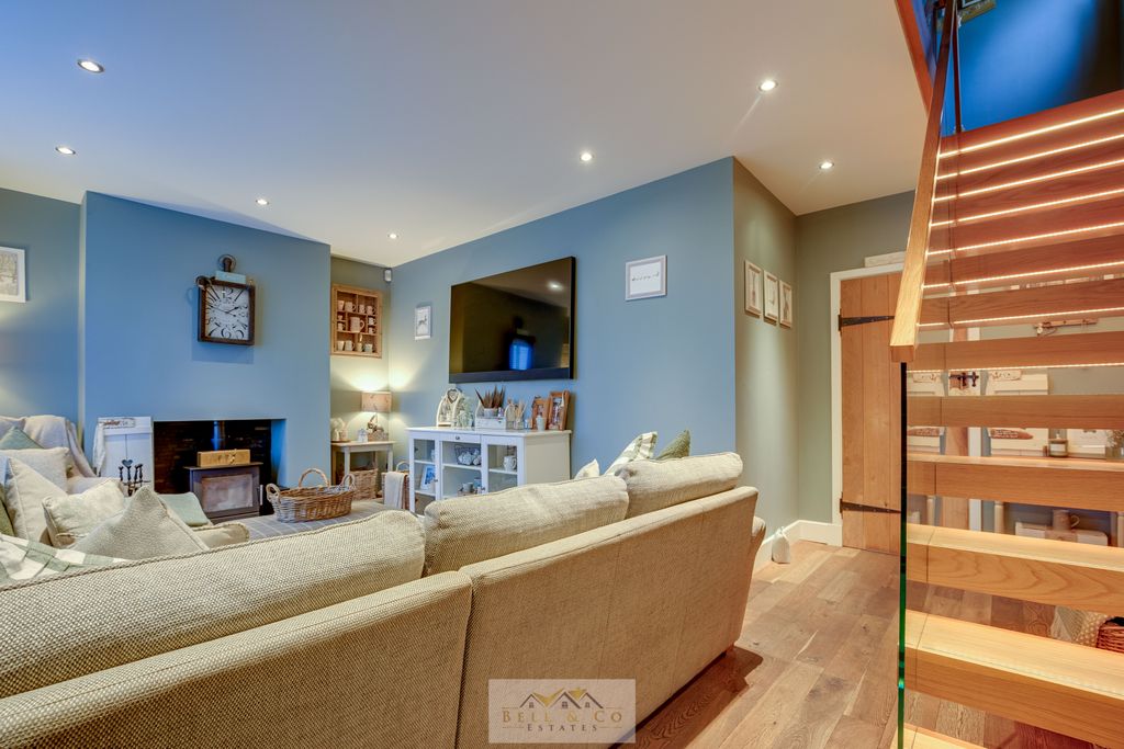 Property photo 3 of 31 Lounge 1.1